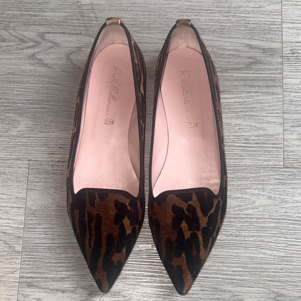 NWOT Pretty Ballerinas Leopard Print Women's Shoes